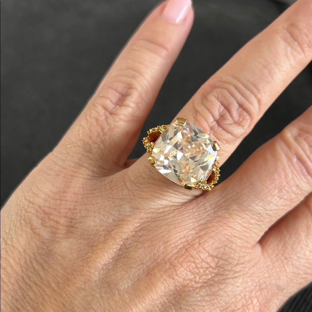 Elegant Gold and Silver Women's Ring